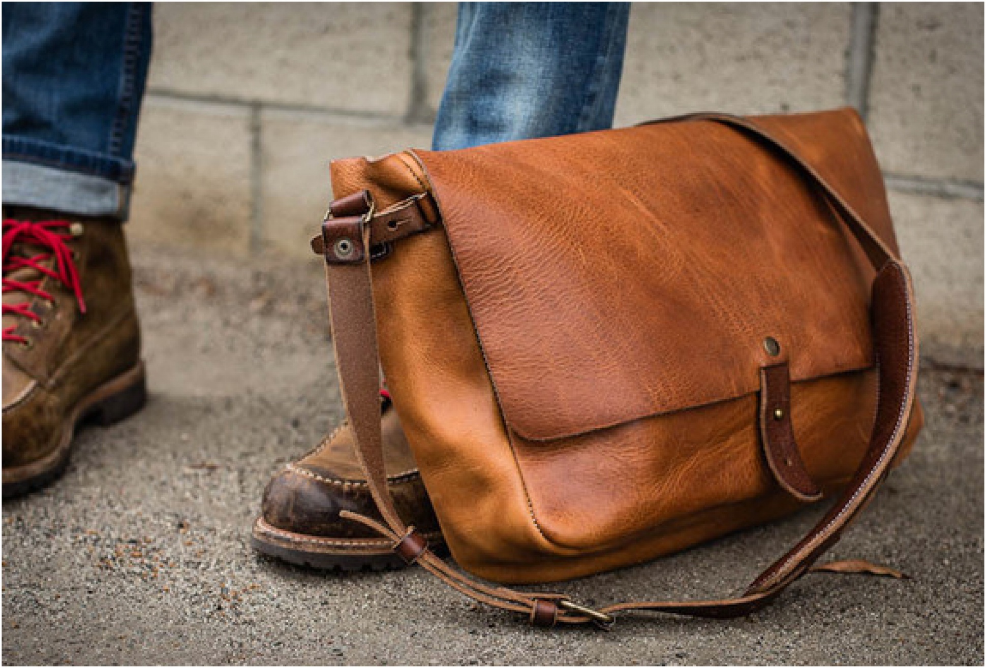 How To Style A Men’S Messenger Bag